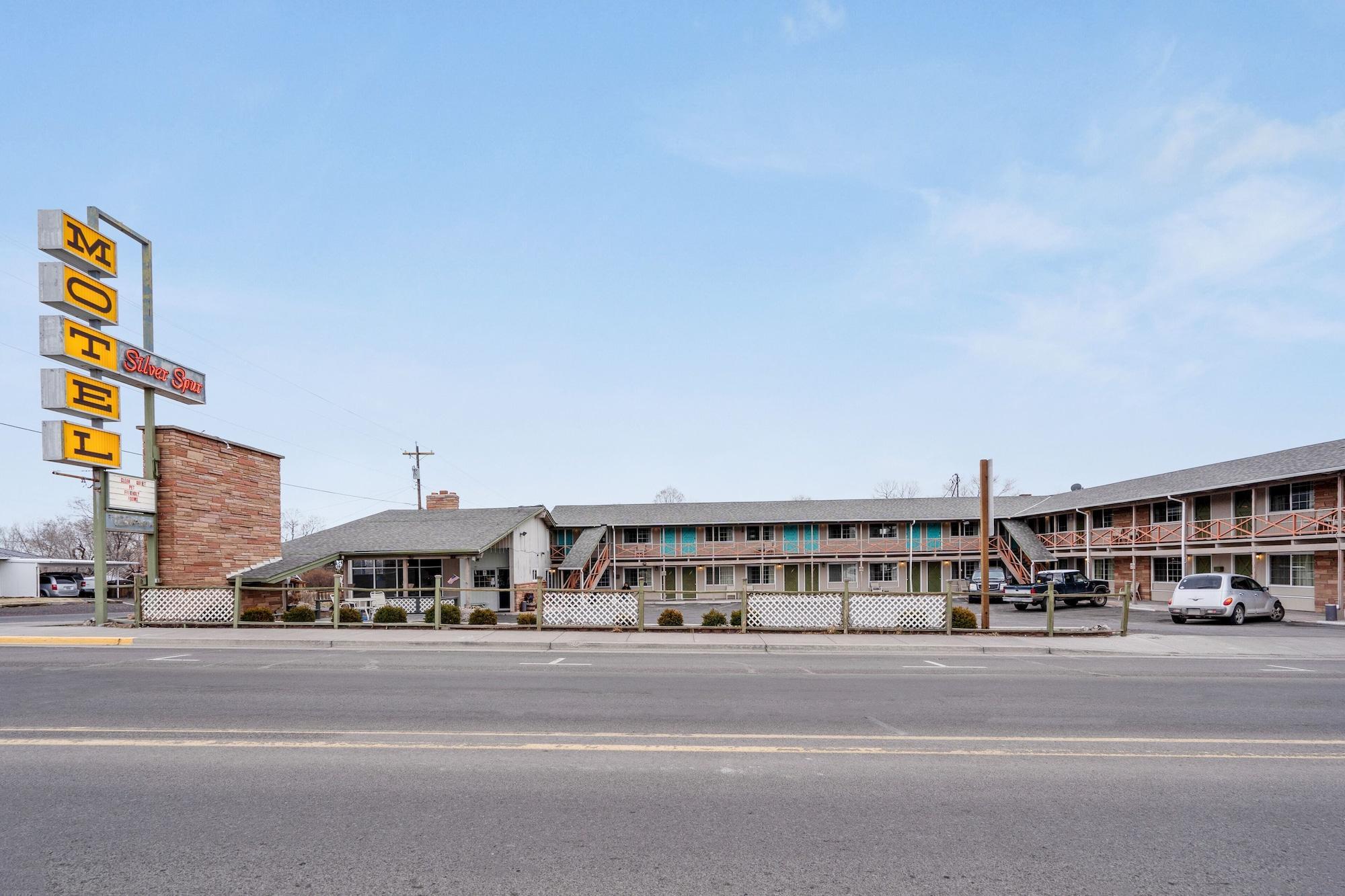 Oyo Silver Spur Burns Hwy 20 Exterior photo